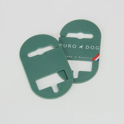 Cabide de plástico verde com impressão de logotipo personalizado para coleira de cachorro de estimação pendurada